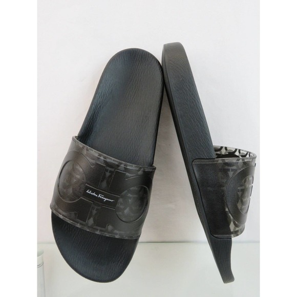 NIB FERRAGAMO GROOVE 5 TRANSPARENT BLACK RUBBER GANCINI LOGO SANDALS SLIDES 8 M
